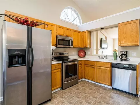 100 Foxcrest Ct, Cary, NC 27513 photo 9