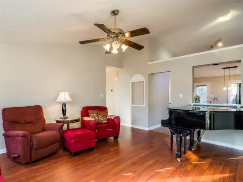 100 Foxcrest Ct, Cary, NC 27513 photo 5
