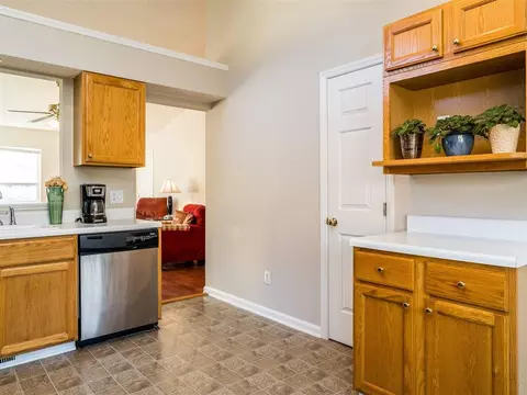 100 Foxcrest Ct, Cary, NC 27513 photo 11