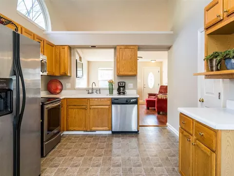 100 Foxcrest Ct, Cary, NC 27513 photo 10