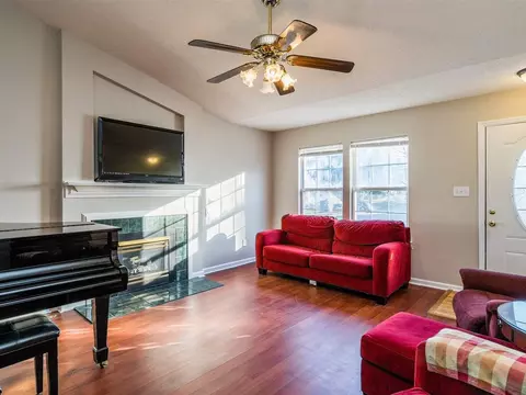 100 Foxcrest Ct, Cary, NC 27513 photo 3