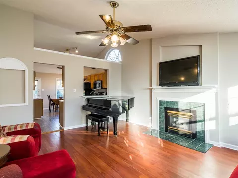 100 Foxcrest Ct, Cary, NC 27513 photo 6