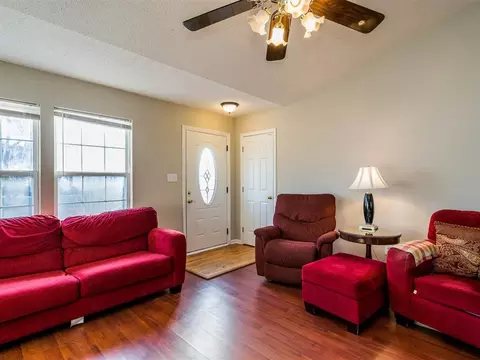 100 Foxcrest Ct, Cary, NC 27513 photo 4