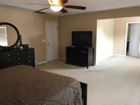 4 Crestmont Ct, Durham, NC 27703 photo 2