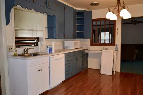 304 S Pine St, Benson, NC 27504 photo 4