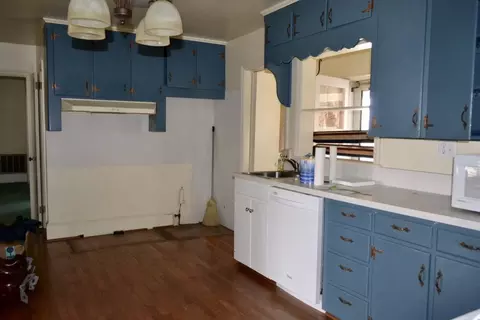 304 S Pine St, Benson, NC 27504 photo 5