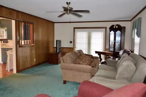 304 S Pine St, Benson, NC 27504 photo 9