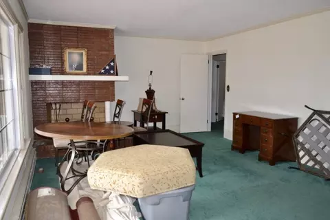 304 S Pine St, Benson, NC 27504 photo 3