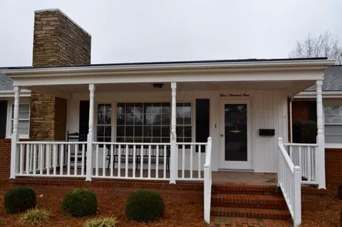 304 S Pine St, Benson, NC 27504 photo 2