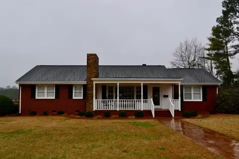 304 S Pine St, Benson, NC 27504 photo 1