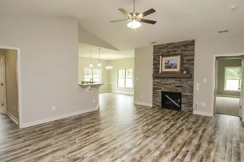 209 Fallingbrook Dr, Kenly, NC 27542 photo 4