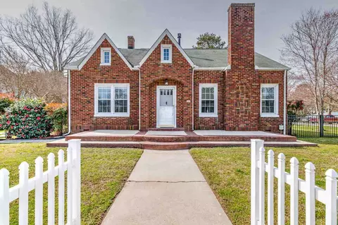 602 E Chatham St, Apex, NC 27502 photo 3