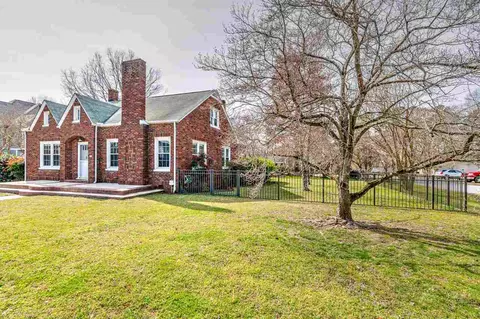 602 E Chatham St, Apex, NC 27502 photo 4