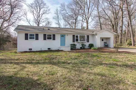 124 Crestview Dr, Durham, NC 27712 photo 2