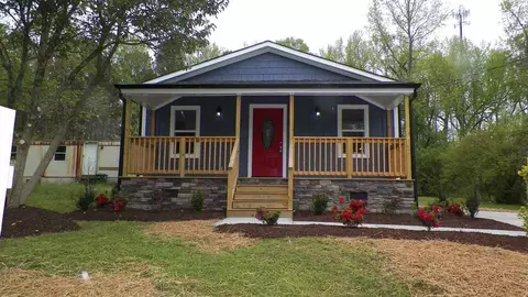 207 E Barbee St, Zebulon, NC 27597 photo 2