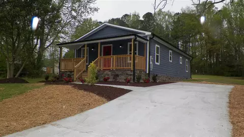 207 E Barbee St, Zebulon, NC 27597 photo 3