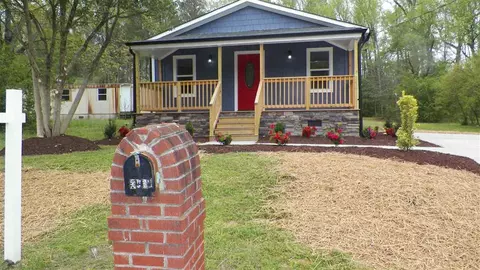 207 E Barbee St, Zebulon, NC 27597 photo 1