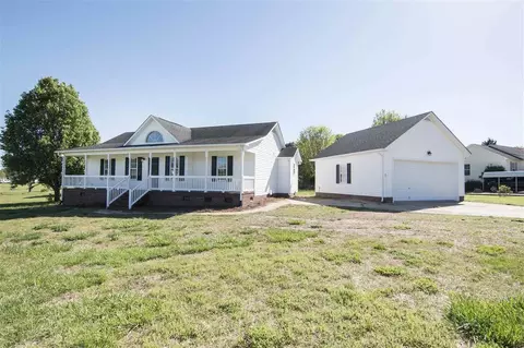 101 Eddy Ct, Benson, NC 27504 photo 2