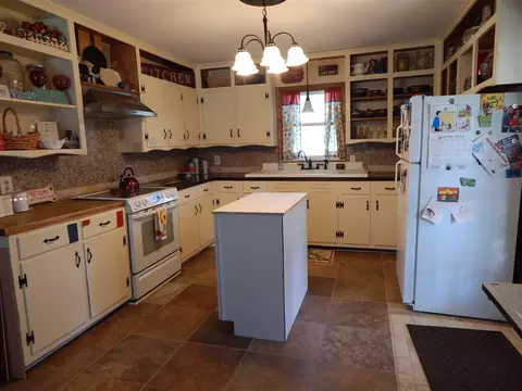 202 Britt St, Smithfield, NC 27577 photo 2