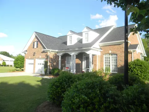 102 Colonade Ct, Benson, NC 27504 photo 2
