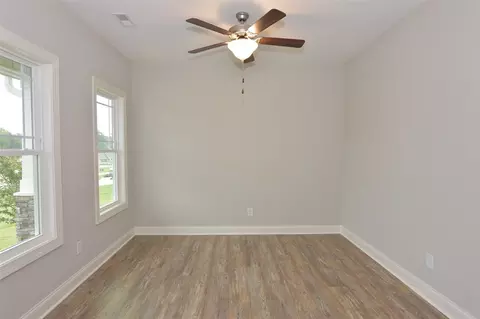 201 Highcroft Cir, Benson, NC 27504 photo 4