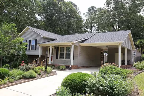 204 Maple Dr, Erwin, NC 28339 photo 1