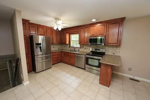 204 Maple Dr, Erwin, NC 28339 photo 4