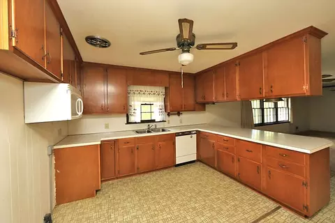 828 E Chatham St, Cary, NC 27511 photo 4
