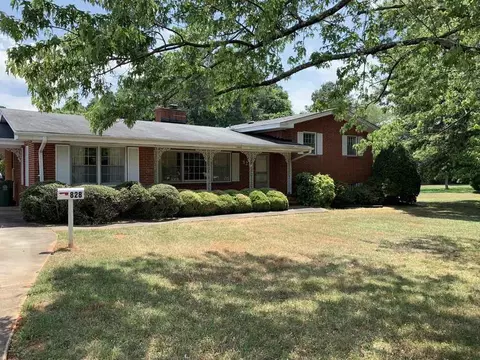 828 E Chatham St, Cary, NC 27511 photo 3