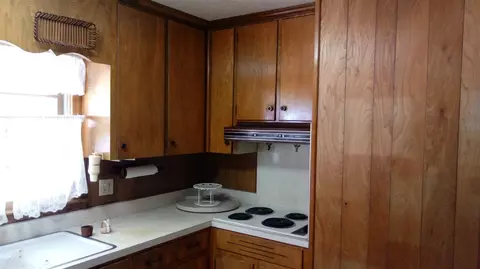 404 E K St, Erwin, NC 28339 photo 4