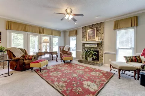 206 Bradley Dr, Benson, NC 27504 photo 5
