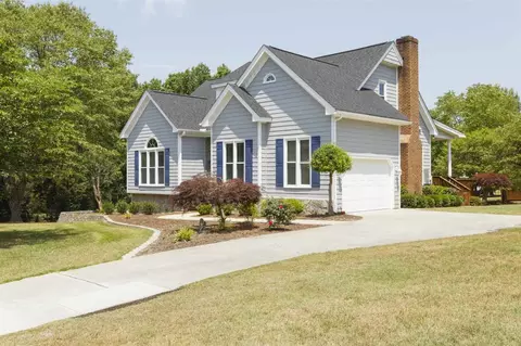 206 Bradley Dr, Benson, NC 27504 photo 2