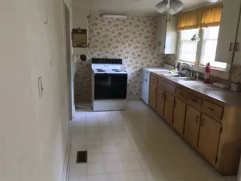 306 Denim Dr, Erwin, NC 28339 photo 2