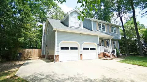 3 Periwinkle Ct, Durham, NC 27703 photo 4