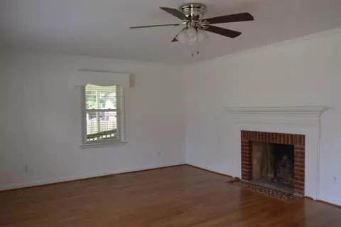 201 S Pine St, Benson, NC 27504 photo 5