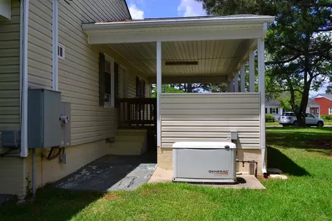 201 S Pine St, Benson, NC 27504 photo 20