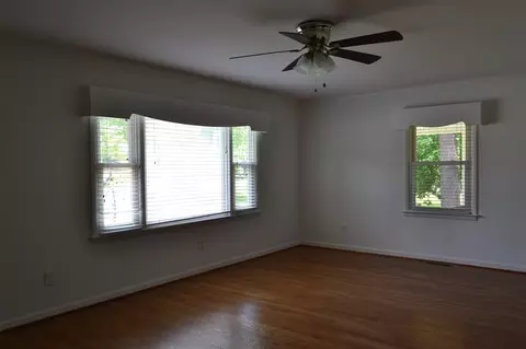 201 S Pine St, Benson, NC 27504 photo 6