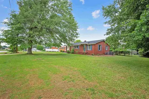 204 E Masonic Rd, Erwin, NC 28339 photo 4