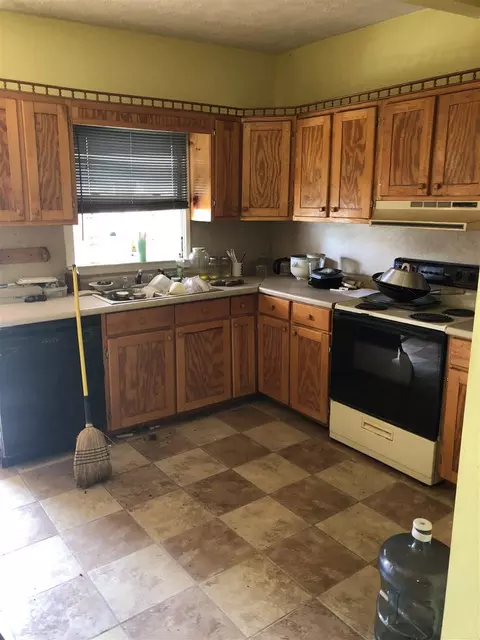 111 Johnson St, Roxboro, NC 27573 photo 2