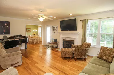 1209 Dixie Dr, Selma, NC 27576 photo 6