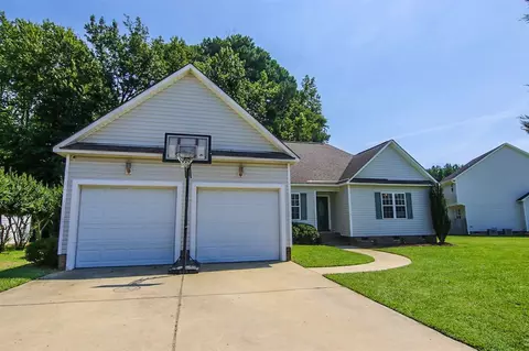 1209 Dixie Dr, Selma, NC 27576 photo 3