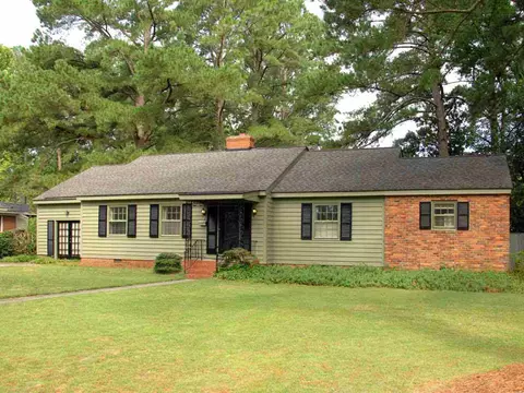 910 S Crescent Dr, Smithfield, NC 27577 photo 1