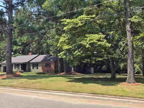 910 S Crescent Dr, Smithfield, NC 27577 photo 2