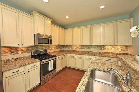 400 Glenview Ln, Durham, NC 27703 photo 9
