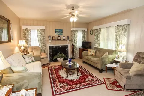 208 E Caroline Ave, Smithfield, NC 27577 photo 6