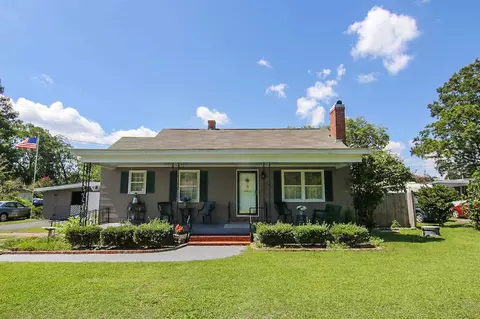 208 E Caroline Ave, Smithfield, NC 27577 photo 3