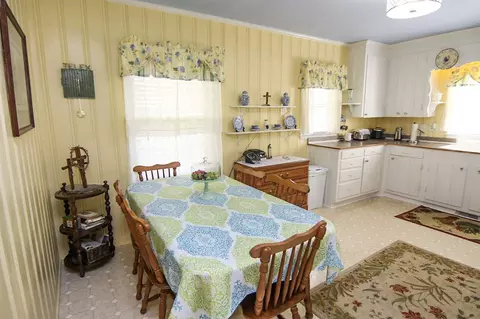 208 E Caroline Ave, Smithfield, NC 27577 photo 9