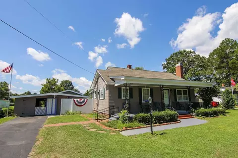 208 E Caroline Ave, Smithfield, NC 27577 photo 2