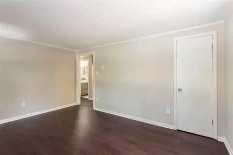 2924 Dearborn Dr, Durham, NC 27704 photo 5