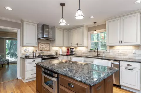 112 Cunningham Ct, Cary, NC 27511 photo 2